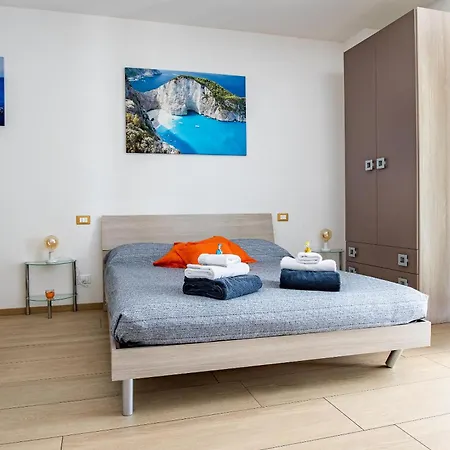 Orizzonte 5 Terre - Via Lunigiana 221 - Stazione Migliarina, Interno 18 * La Spezia