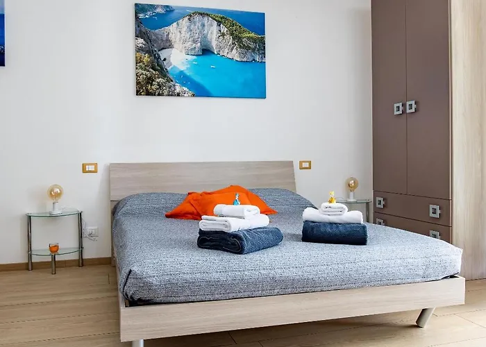 Orizzonte 5 Terre - Via Lunigiana 221 - Stazione Migliarina, Interno 18 * La Spezia